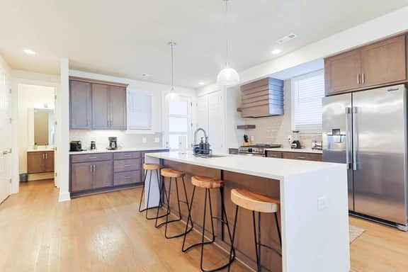 5 Points | 2 King Suites | Wet Bar + Dual Decks