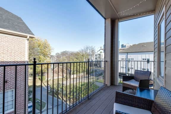 The Nashville Double-Down: 4BR Super-Condo | 6 Queens | 4 Free Parking Spots