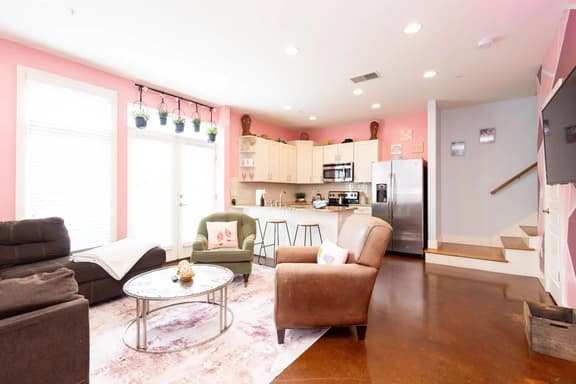 Lipstick & Boots: 3-Story West End Gem | Private Garage | Walk to Vanderbilt
