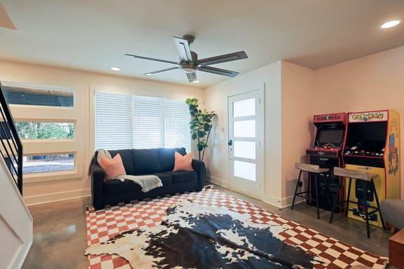 Modern 4BR East Nash | Arcade + 2 Decks | 2 Kings