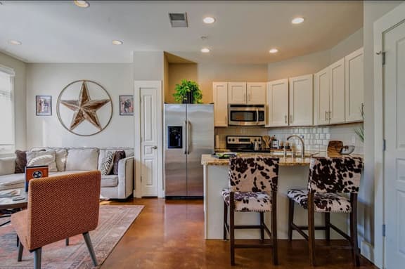 Walk to Vanderbilt: 3-Story Townhome w/ Garage